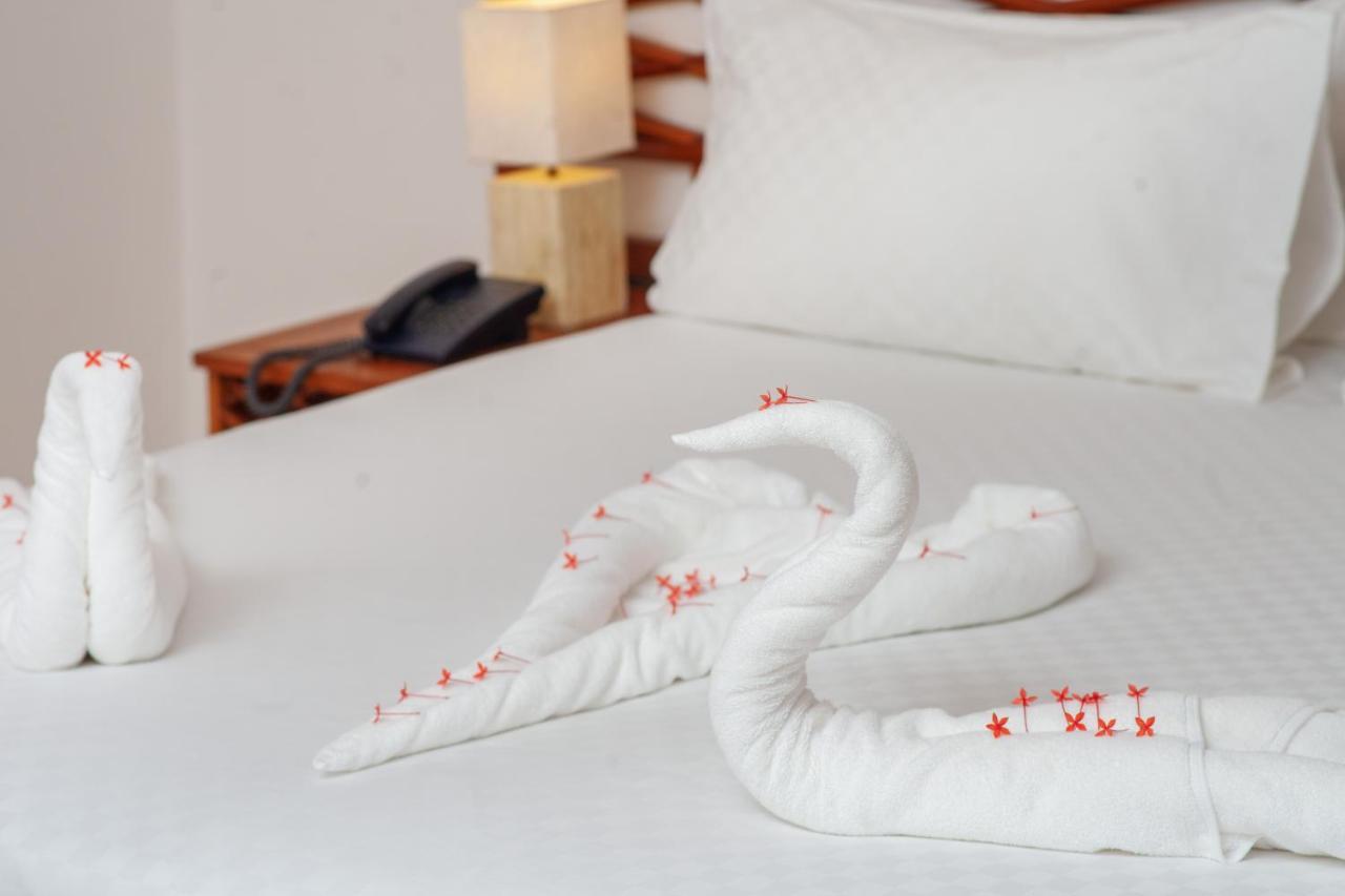 Royal Beach Hotel Амбатолоака Экстерьер фото